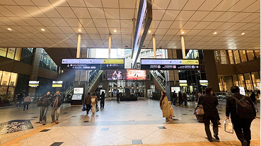 Take the up-escalator in front of LUCUA 1100 to the Atrium Plaza (2F).