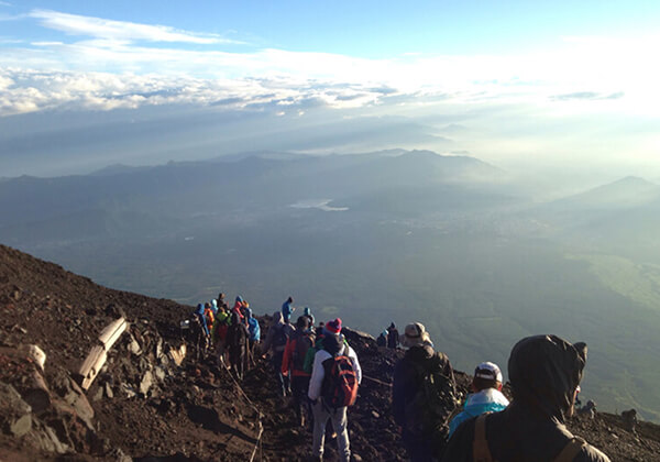 Everyone was in awe by the beautiful horizon.